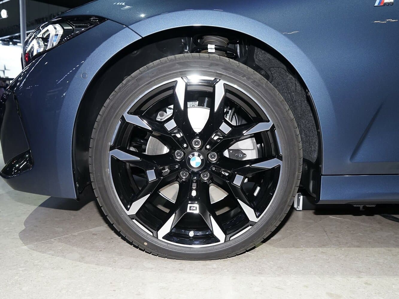BMW 3 series VII (G2x) Рестайлинг 2 Седан Long, фото 16