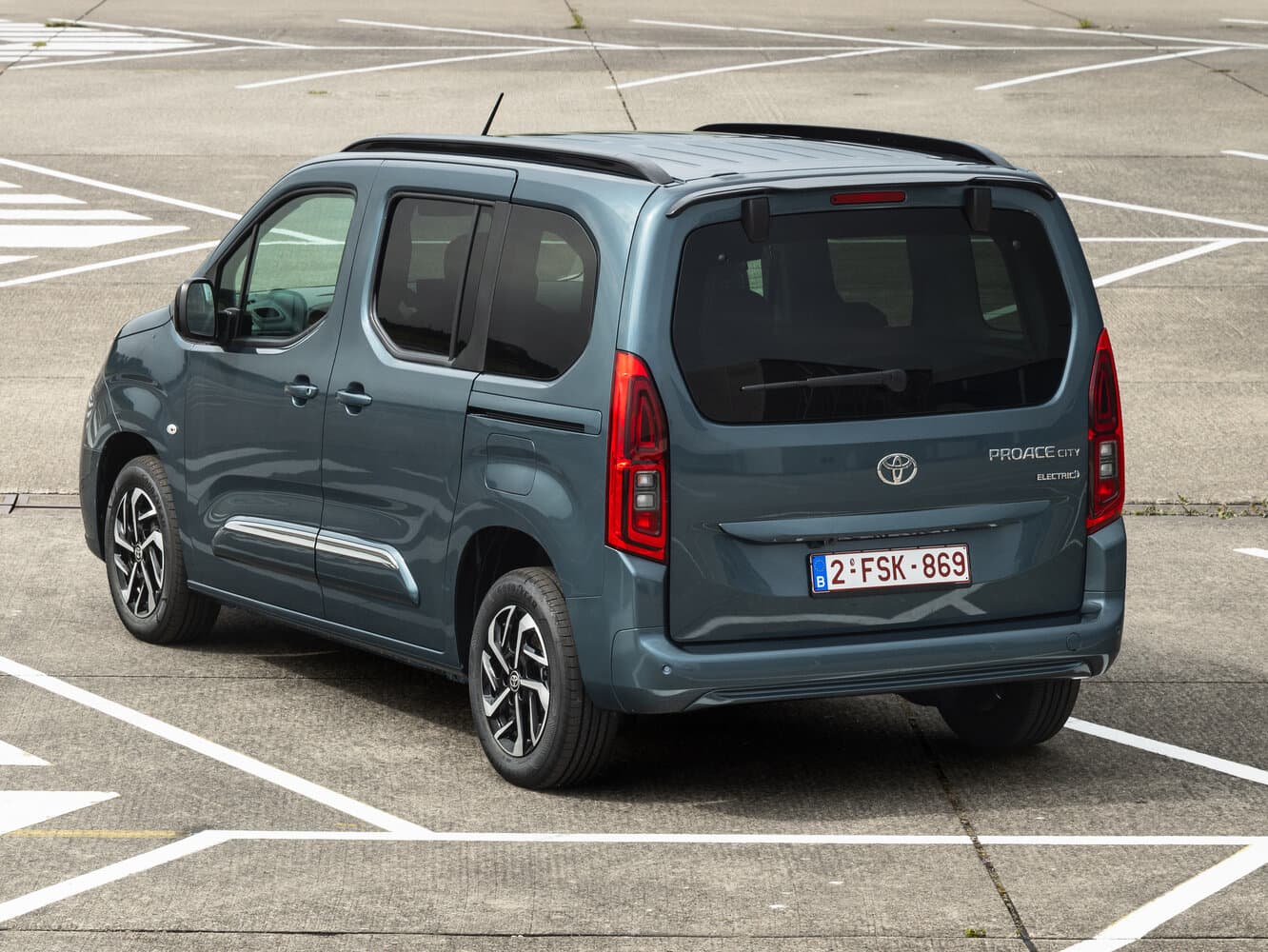 Toyota ProAce City I Рестайлинг Компактвэн Verso L1, фото 3