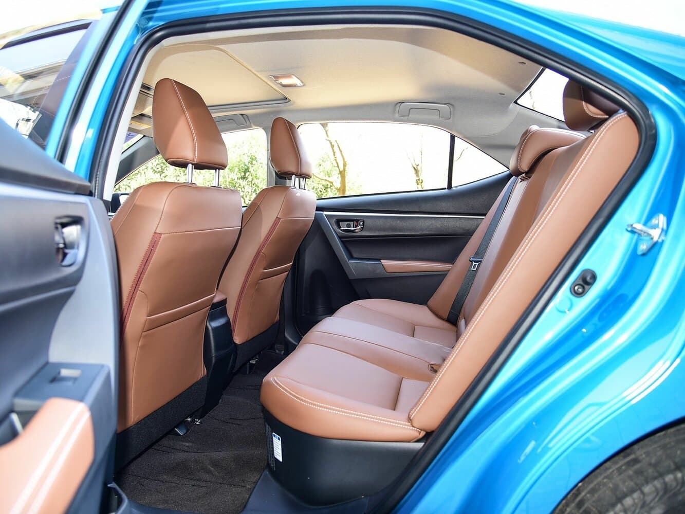 Toyota Levin XI (E170) Седан Hybrid, фото 10