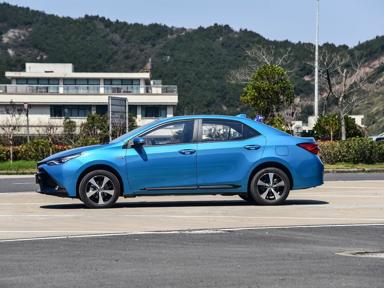 Toyota Levin XI (E170) Седан Hybrid, фото 2