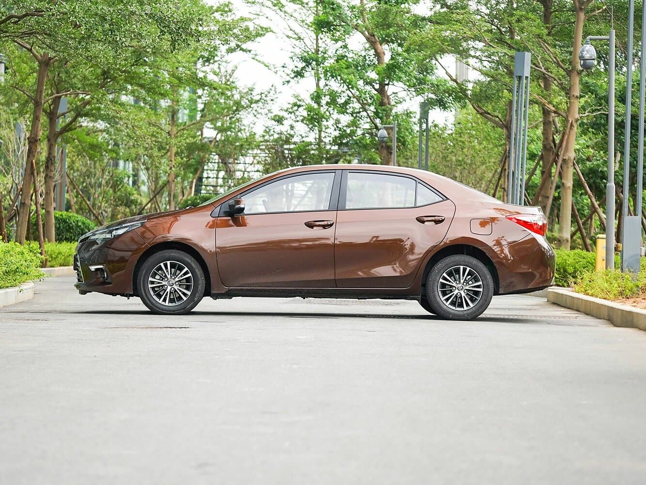 Toyota Levin XI (E170) Седан, фото 2