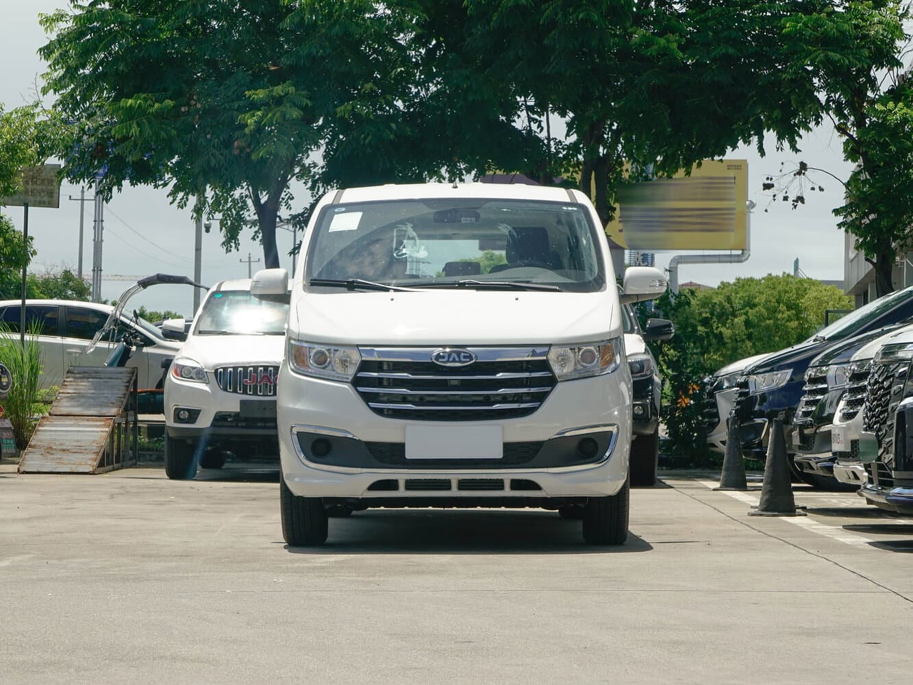 JAC Refine M3  Минивэн LWB, фото 3
