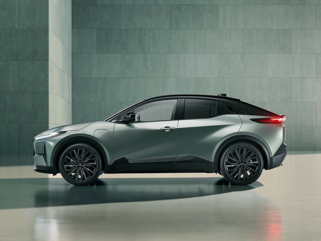 Toyota C-HR+  Внедорожник 5 дв., фото 2