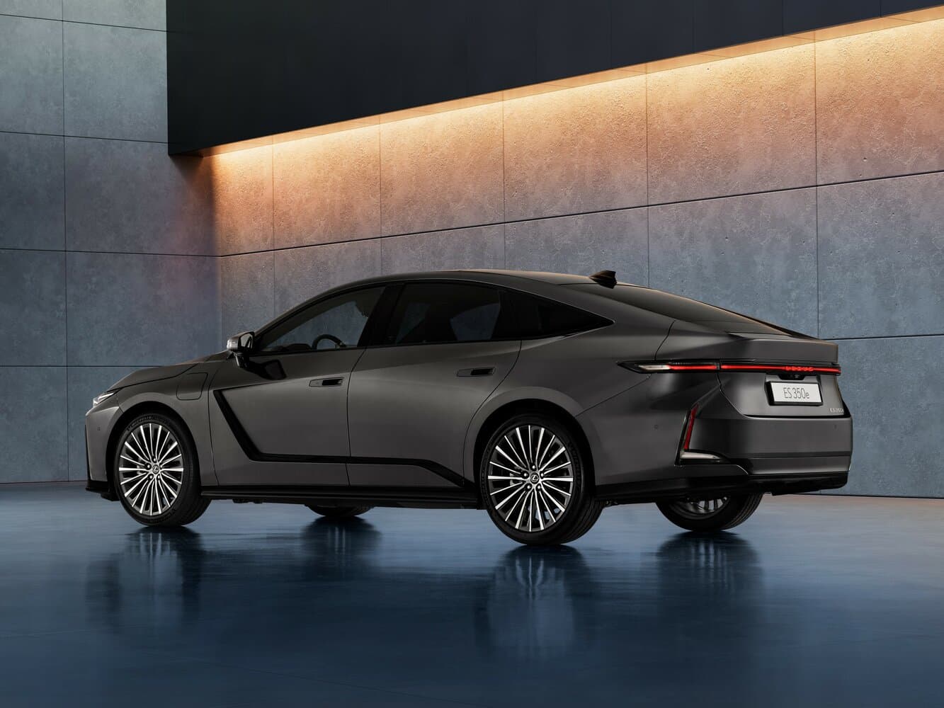 Lexus ES VIII Седан, фото 4