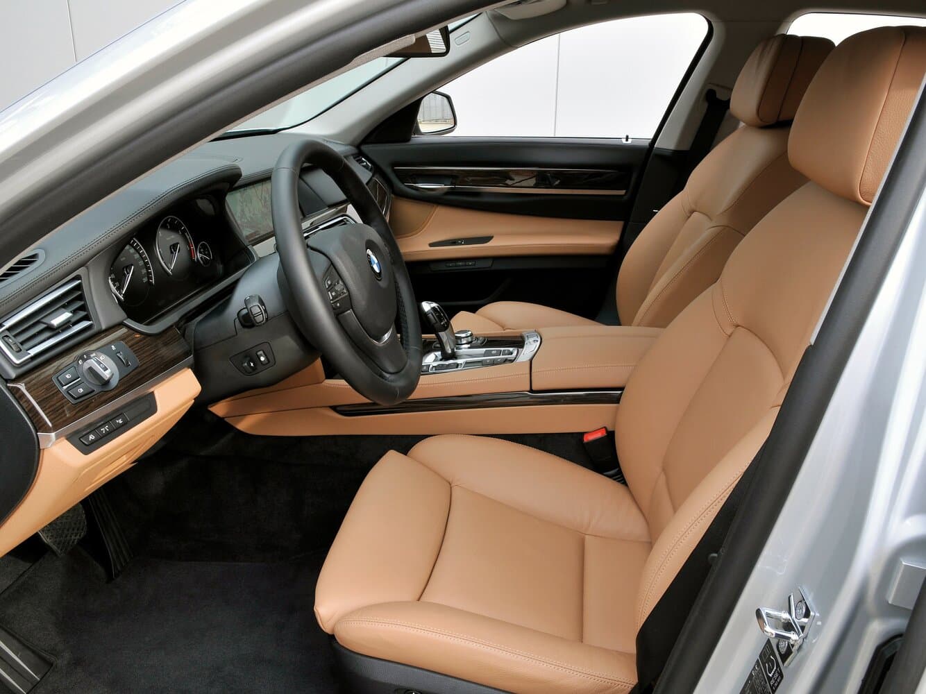 BMW 7 series V (F01/F02/F04) Седан, фото 12