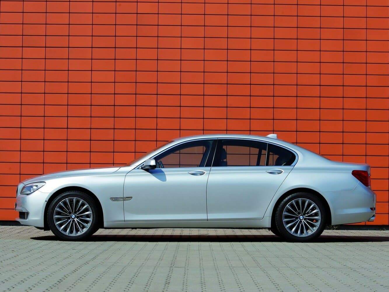 BMW 7 series V (F01/F02/F04) Седан, фото 2