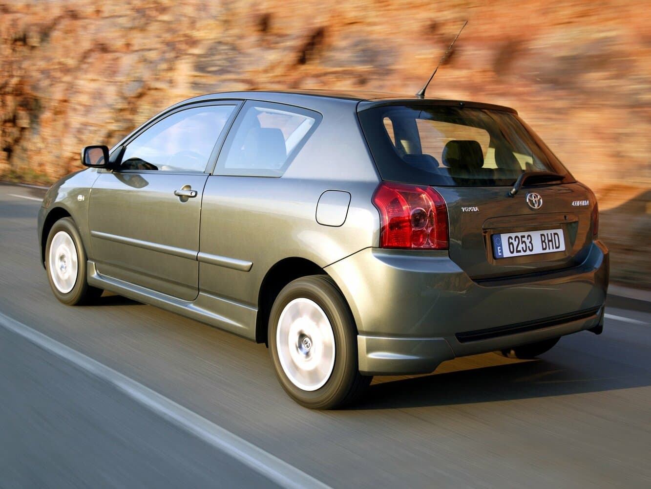 Toyota Corolla IX (E120, E130) Рестайлинг Хэтчбек 3 дв., фото 4