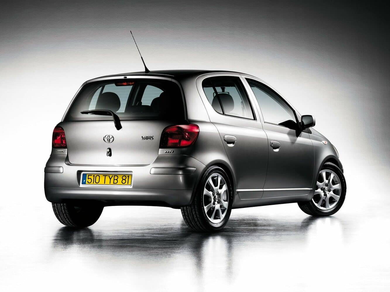 Toyota Yaris I Рестайлинг Хэтчбек 5 дв., фото 2