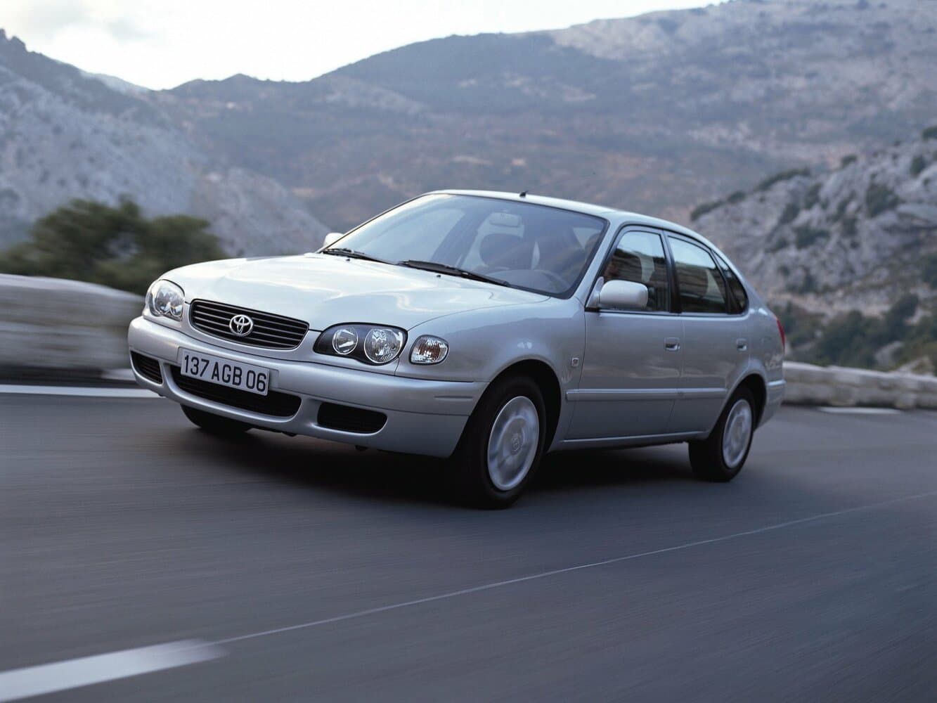 Toyota Corolla VIII (E110) Рестайлинг Лифтбек