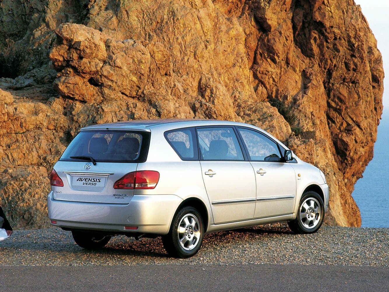 Toyota Avensis Verso I Компактвэн, фото 5