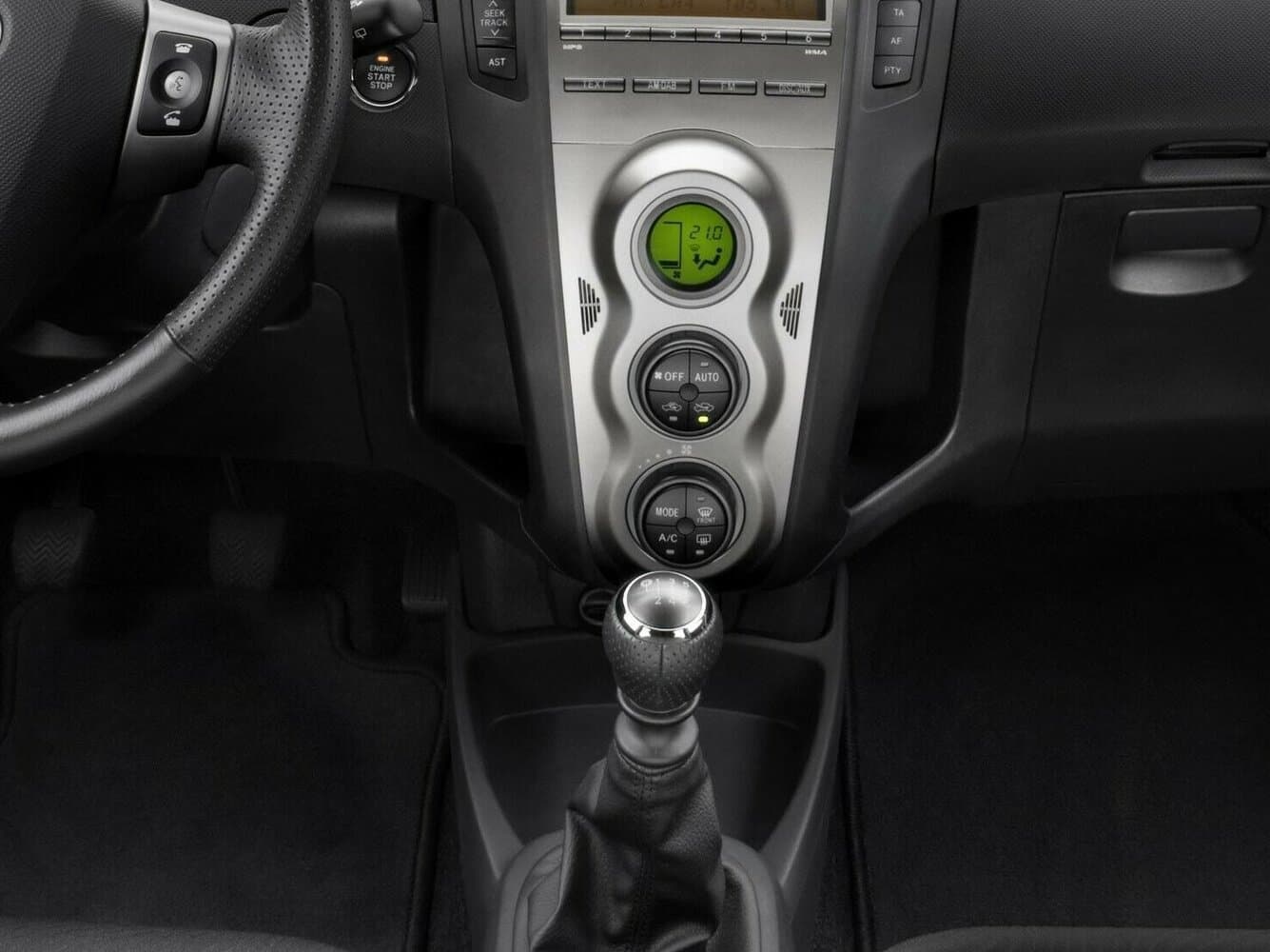 Toyota Yaris II Рестайлинг Хэтчбек 3 дв., фото 10
