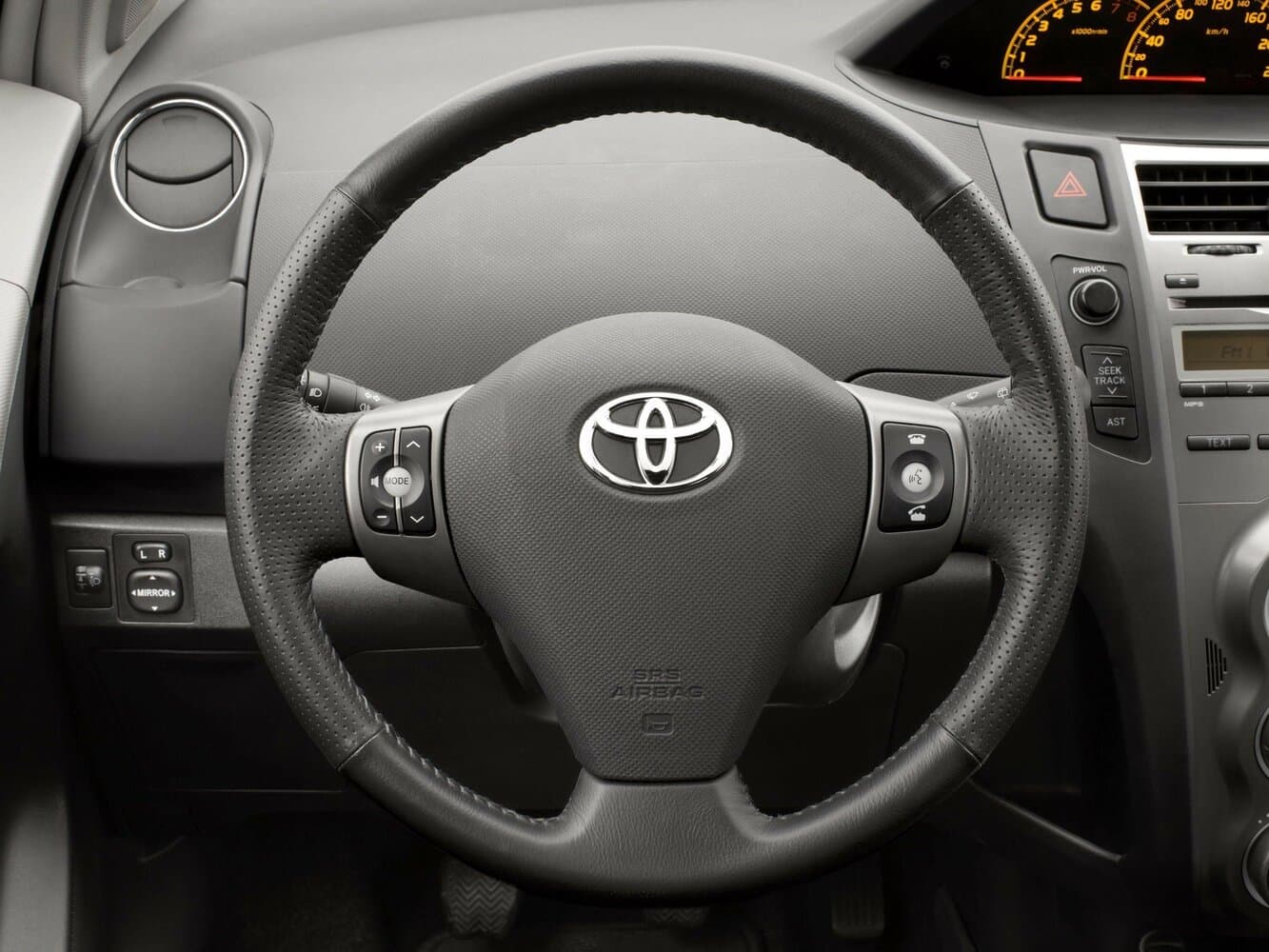 Toyota Yaris II Рестайлинг Хэтчбек 3 дв., фото 8