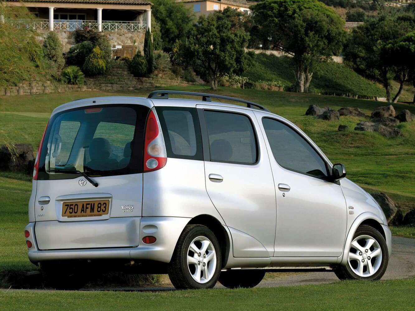 Toyota Yaris Verso  Компактвэн, фото 2