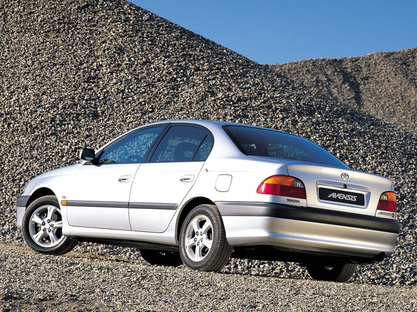 Toyota Avensis I Седан, фото 4