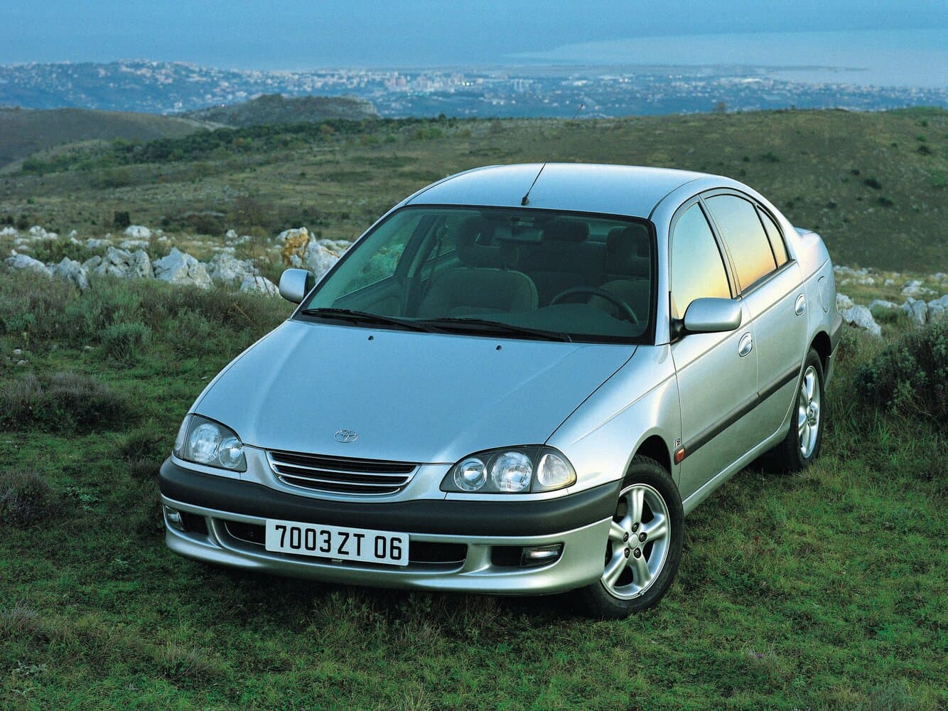 Toyota Avensis I Седан, фото 3