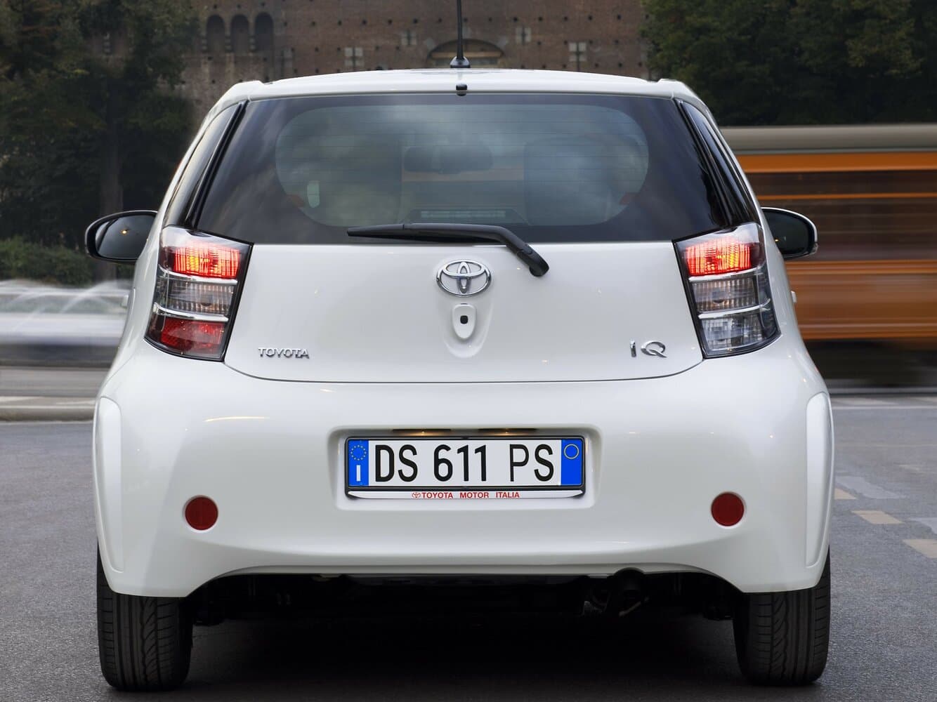 Toyota iQ  Хэтчбек 3 дв., фото 4