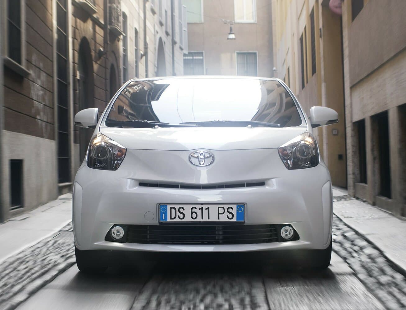 Toyota iQ  Хэтчбек 3 дв., фото 3