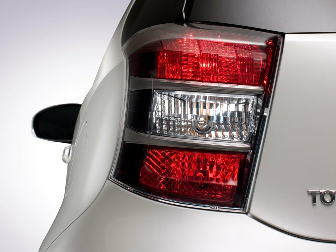 Toyota iQ  Хэтчбек 3 дв., фото 15