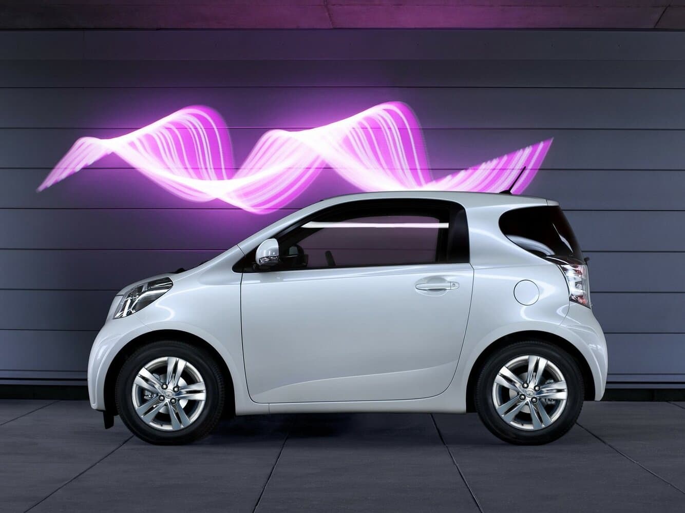 Toyota iQ  Хэтчбек 3 дв., фото 2