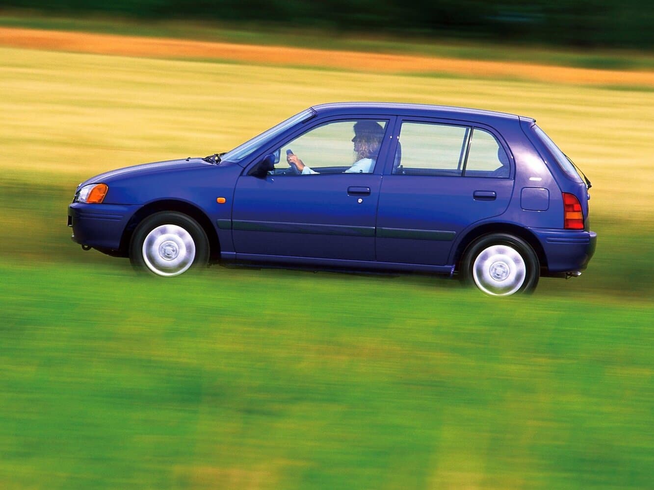 Toyota Starlet V (P90) Хэтчбек 5 дв., фото 2