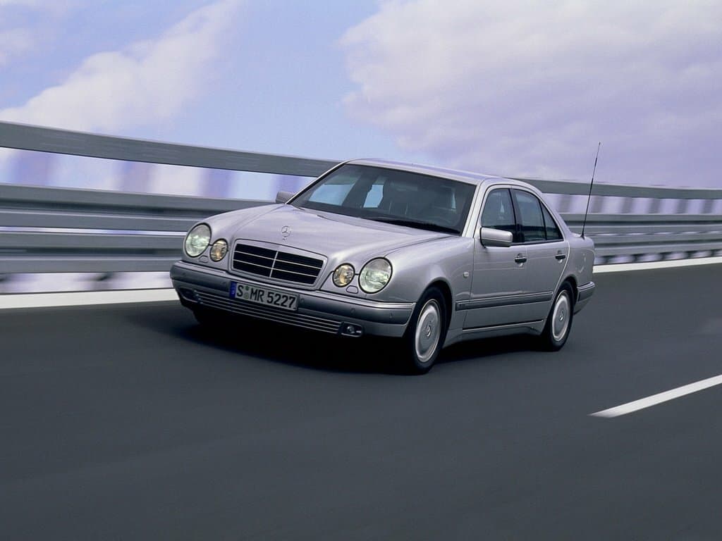 Mercedes-Benz E-Class II (W210, S210) Седан, фото 1