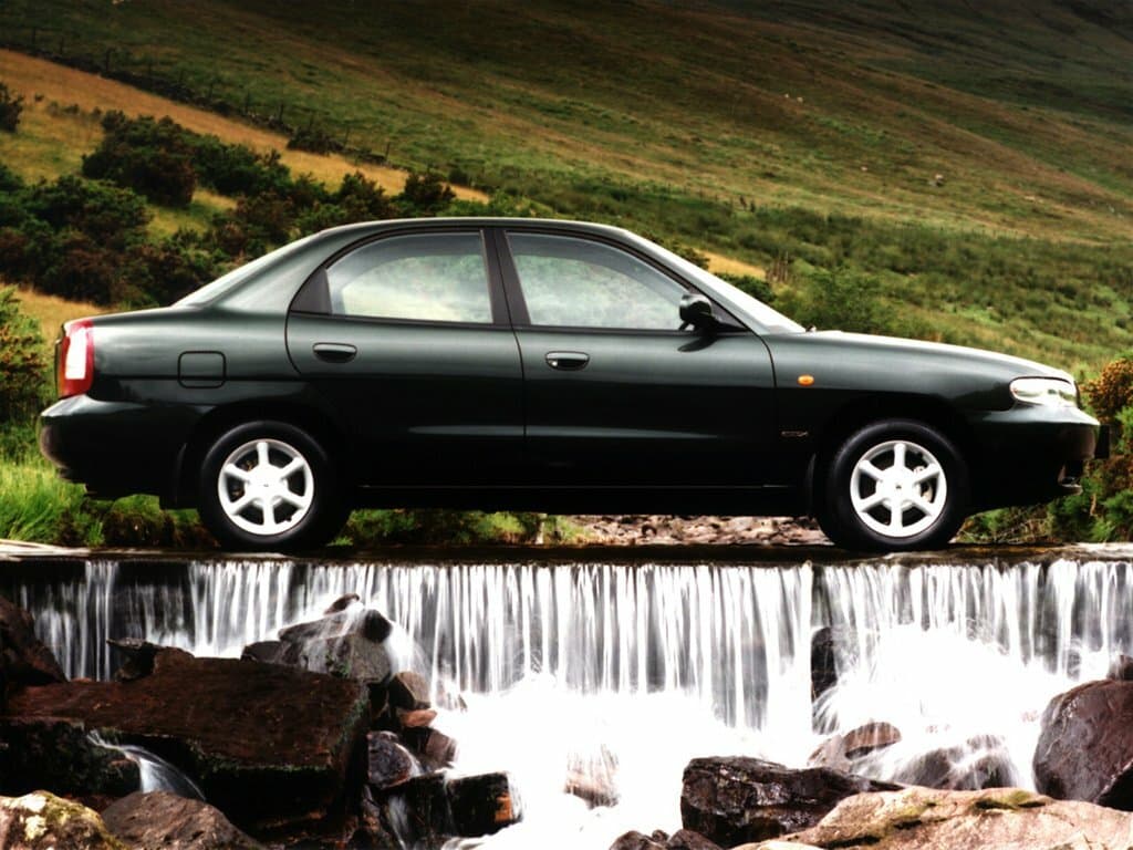 Daewoo Nubira I Седан, фото 2
