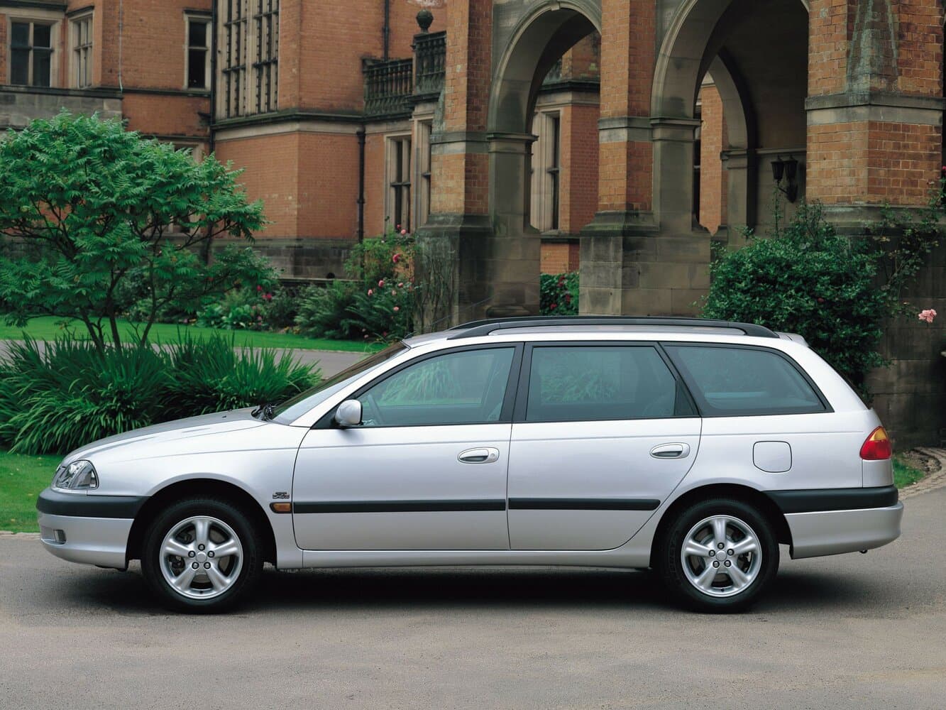 Toyota Avensis I Рестайлинг Универсал 5 дв., фото 2