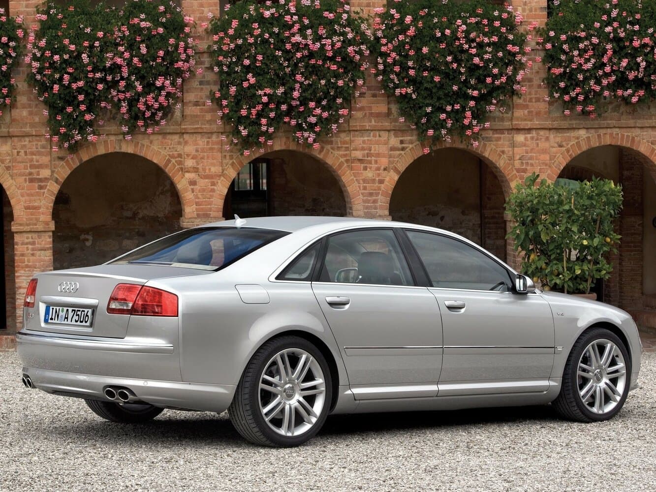 Audi S8