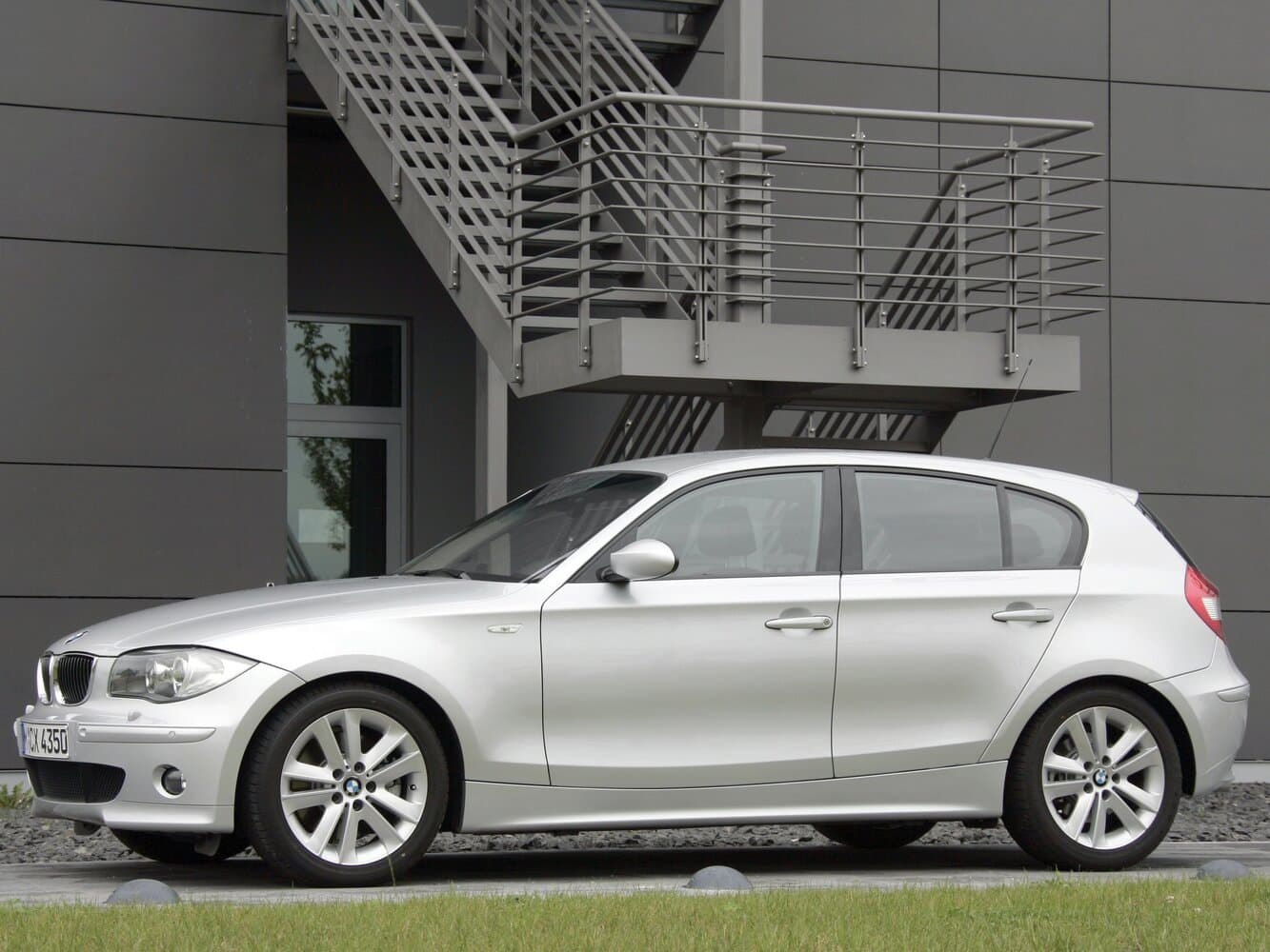 BMW 1 series I (E81/E82/E87/E88) Хэтчбек 5 дв., фото 2