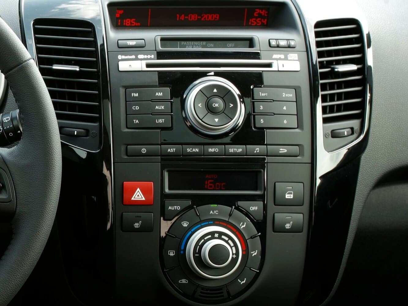 Kia Venga I Компактвэн, фото 17