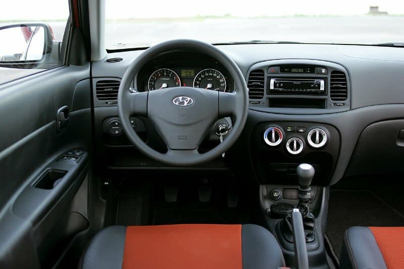 Hyundai Accent III Хэтчбек 3 дв., фото 4