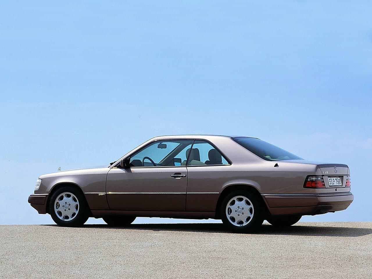 Mercedes-Benz E-Class I (W124) Купе-хардтоп, фото 3
