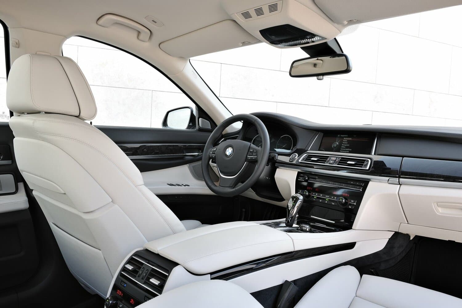 BMW 7 series V (F01/F02/F04) Рестайлинг Седан, фото 7