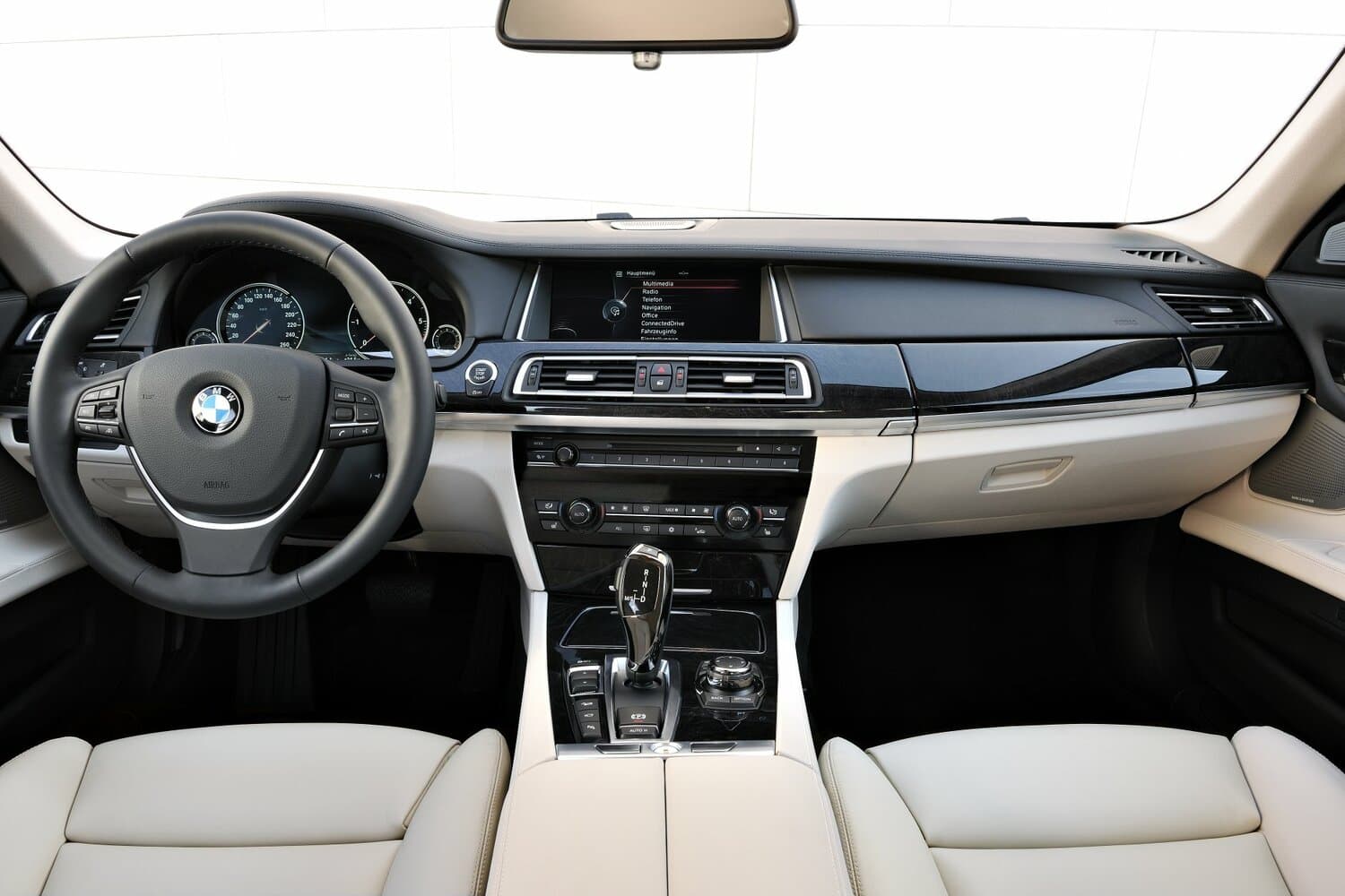 BMW 7 series V (F01/F02/F04) Рестайлинг Седан, фото 6