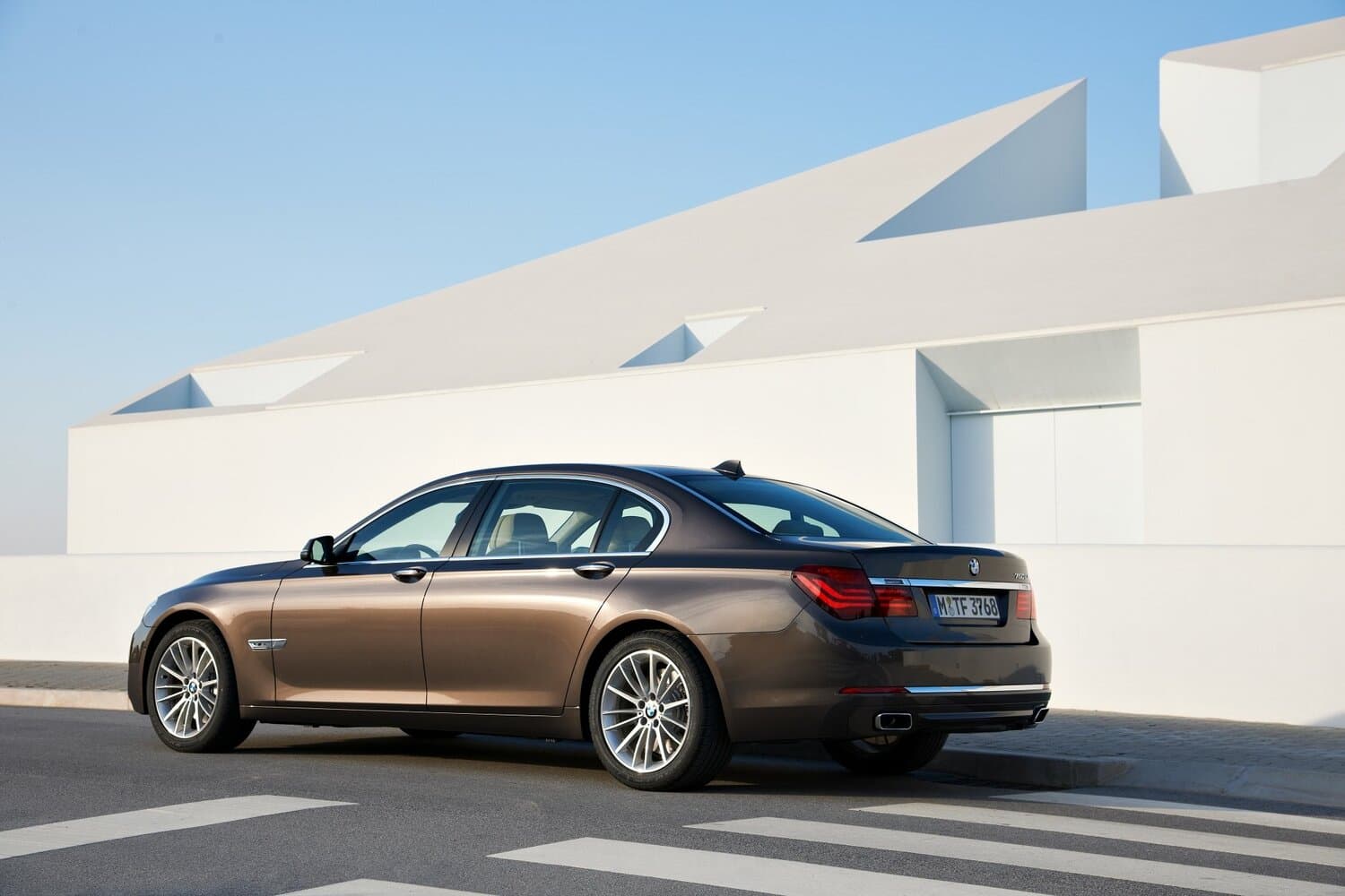 BMW 7 series V (F01/F02/F04) Рестайлинг Седан Long, фото 5