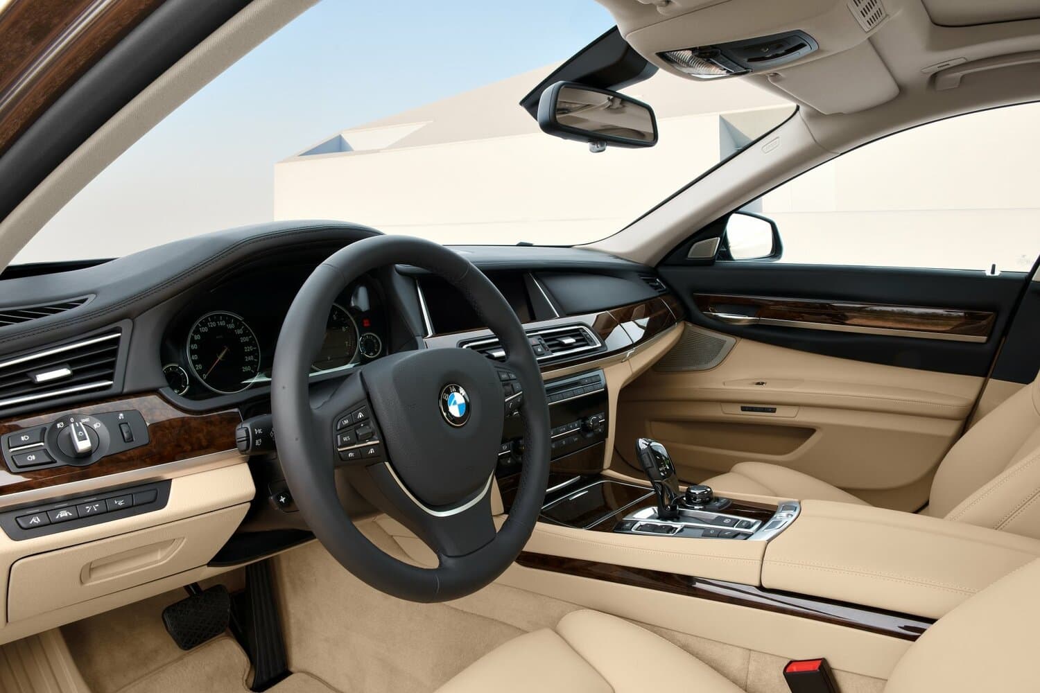 BMW 7 series V (F01/F02/F04) Рестайлинг Седан Long, фото 12