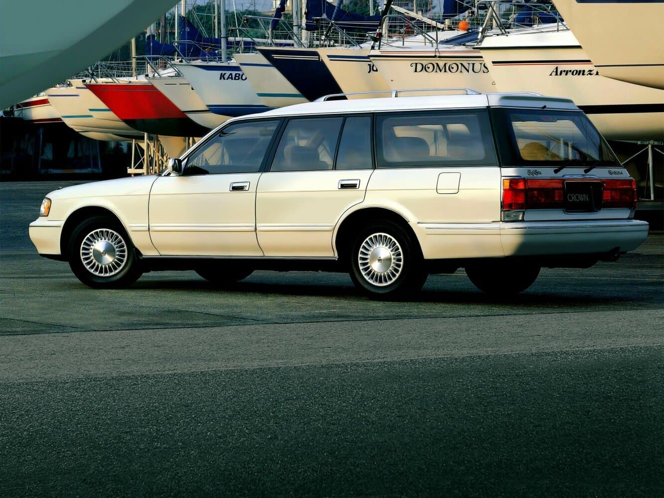 Toyota Crown X (S150) Универсал 5 дв., фото 2