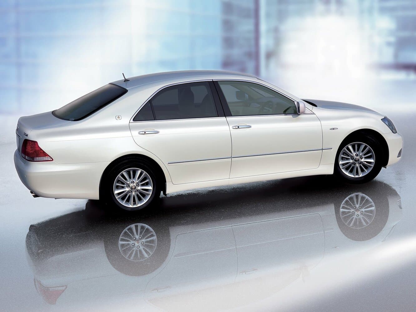 Toyota Crown XII (S180) Седан, фото 2