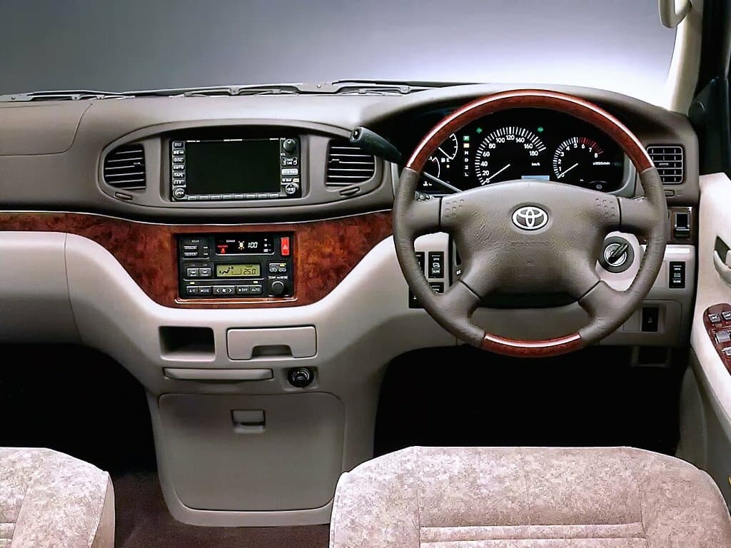 Toyota Regius I Рестайлинг Минивэн, фото 3