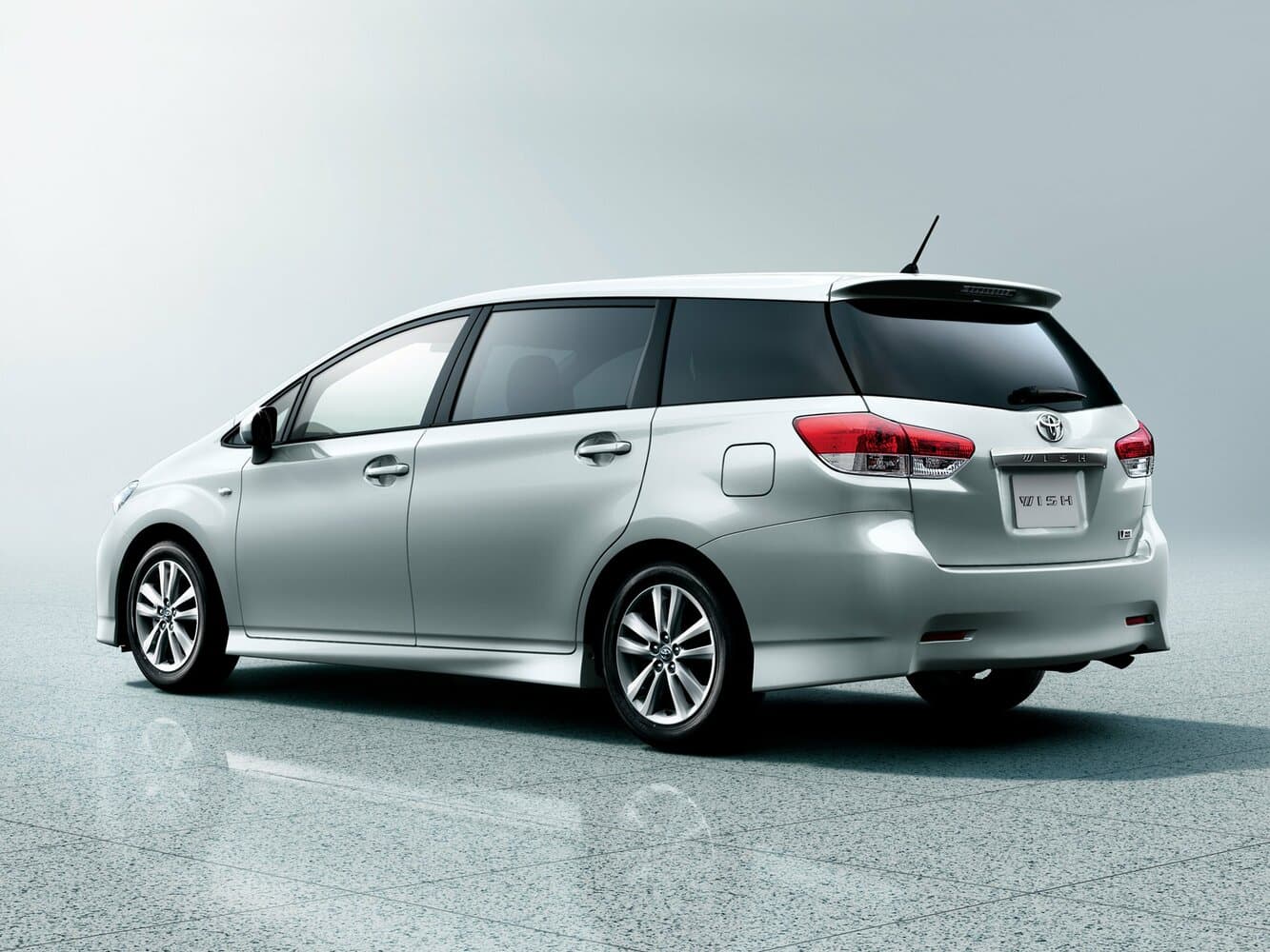 Toyota Wish II Минивэн, фото 2