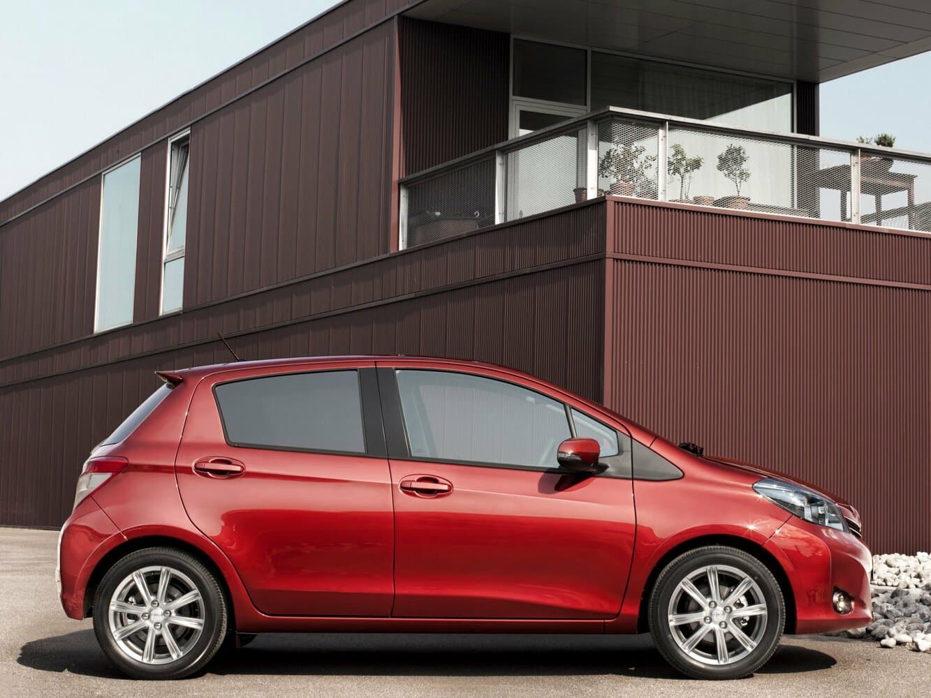Toyota Yaris III Хэтчбек 5 дв., фото 2