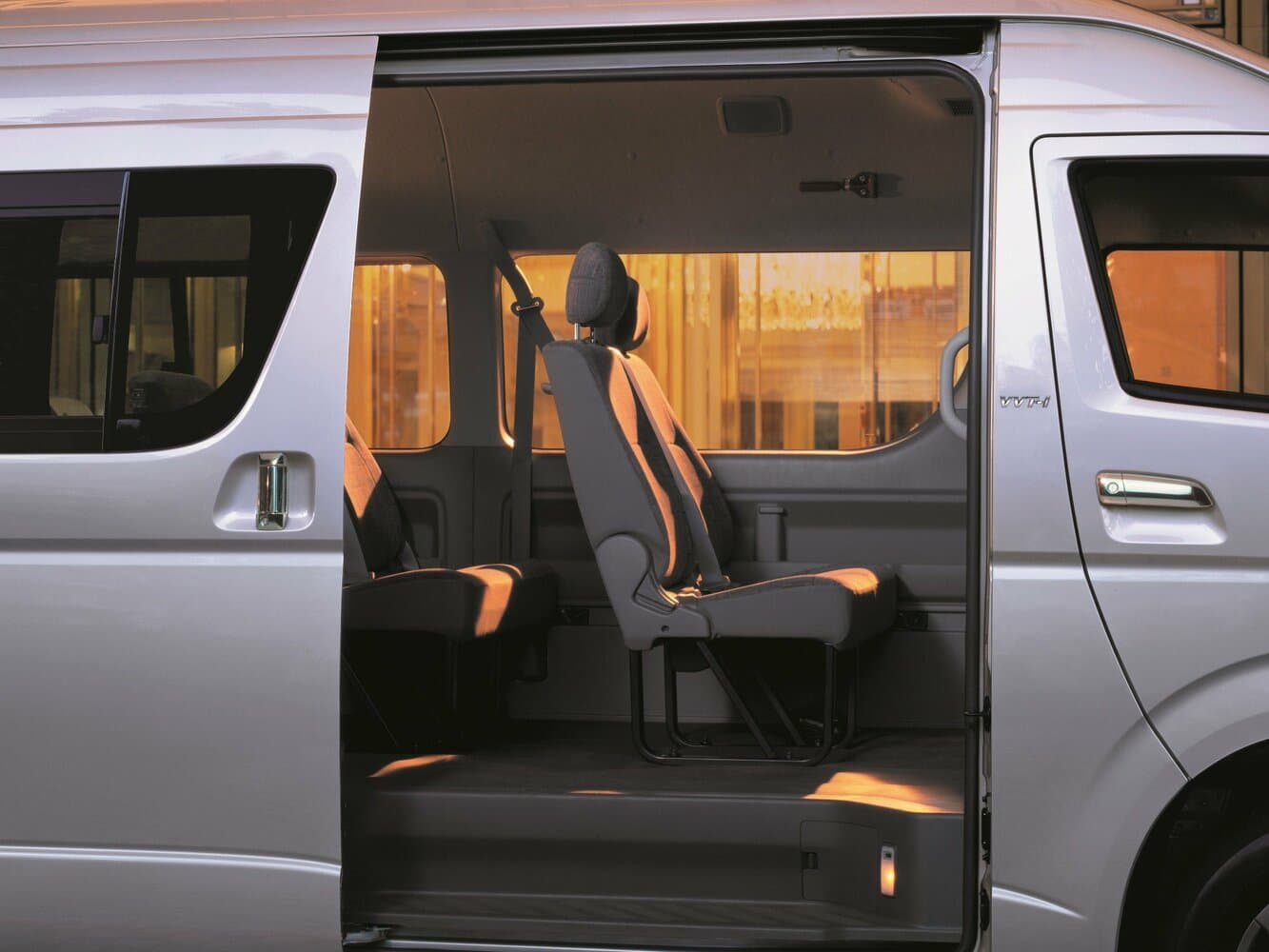Toyota HiAce H200 Рестайлинг Минивэн, фото 4