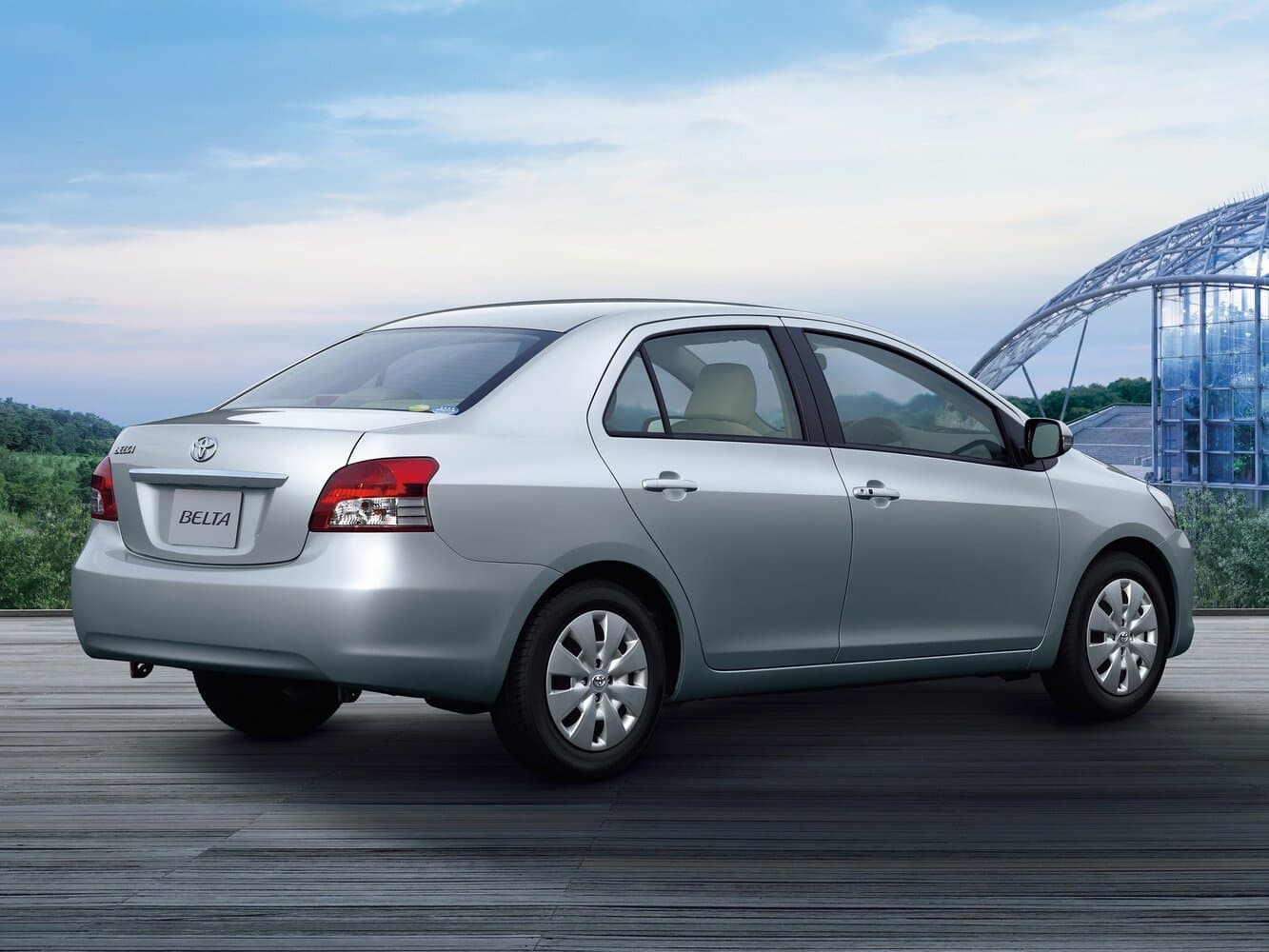 Toyota Belta I Седан, фото 2