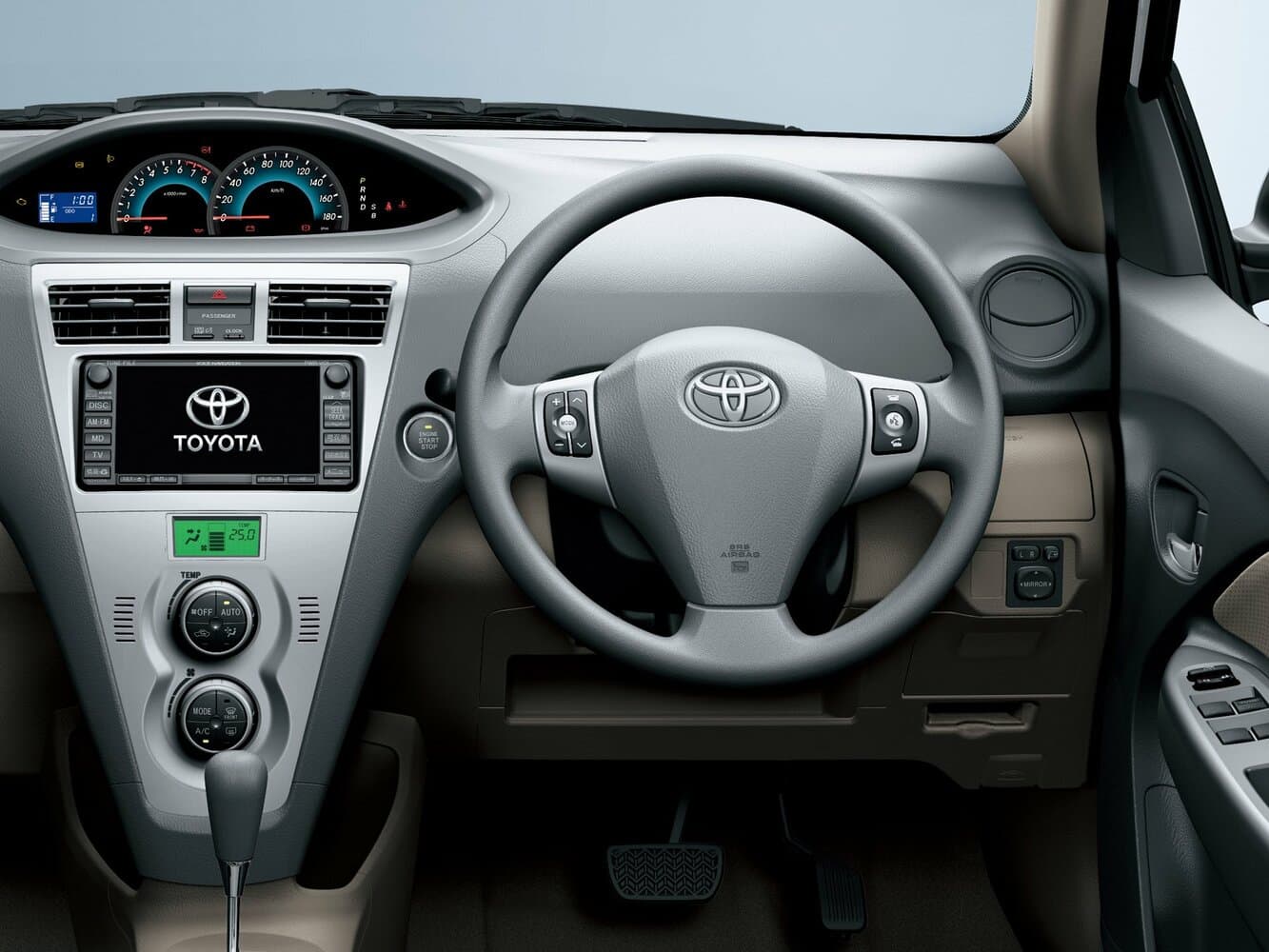 Toyota Belta I Седан, фото 3