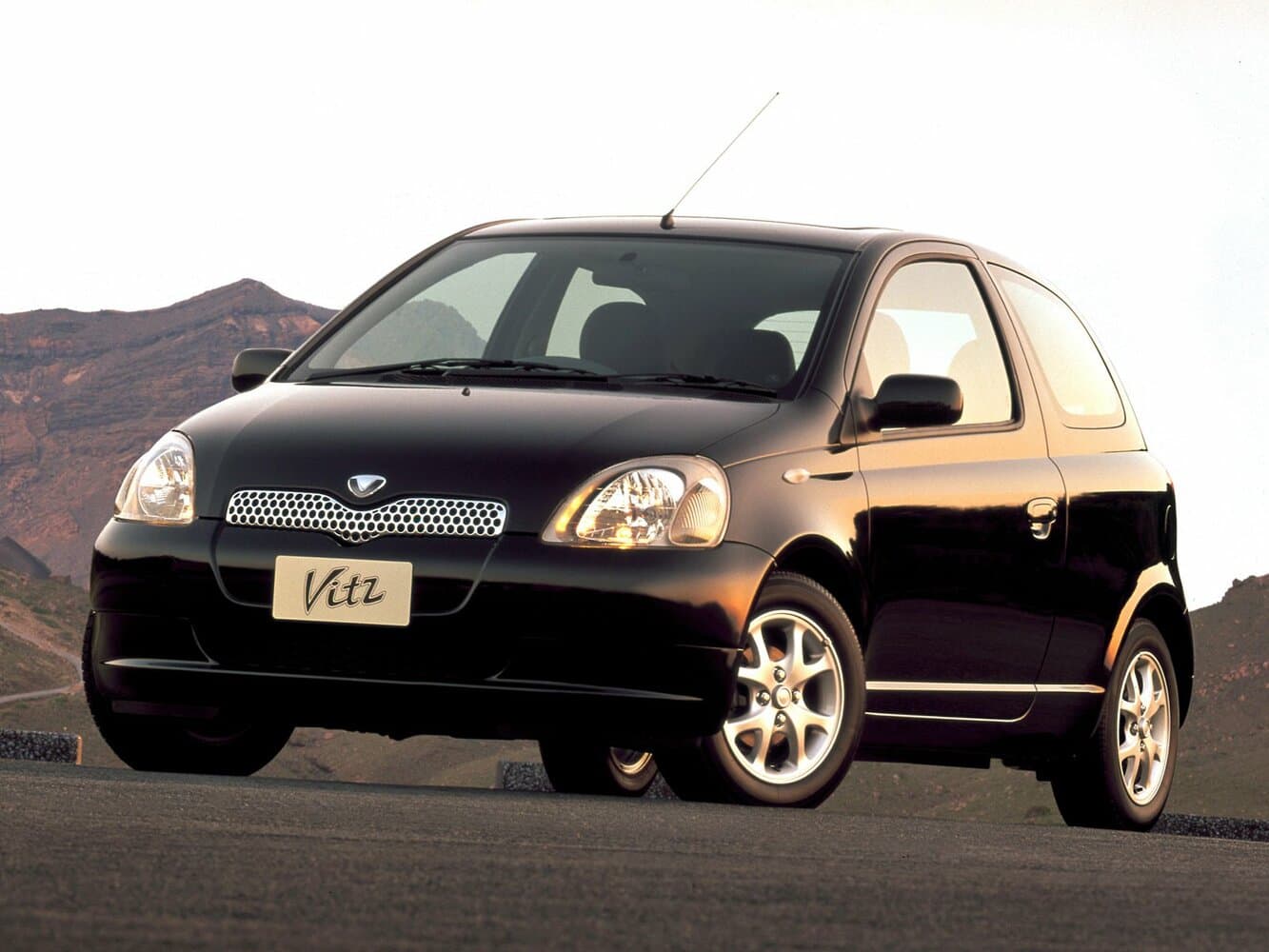Toyota Vitz I (P10) Хэтчбек 3 дв.