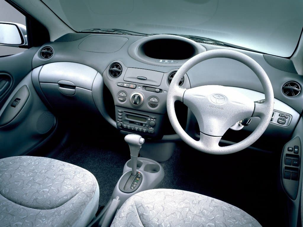 Toyota Vitz I (P10) Хэтчбек 5 дв., фото 3