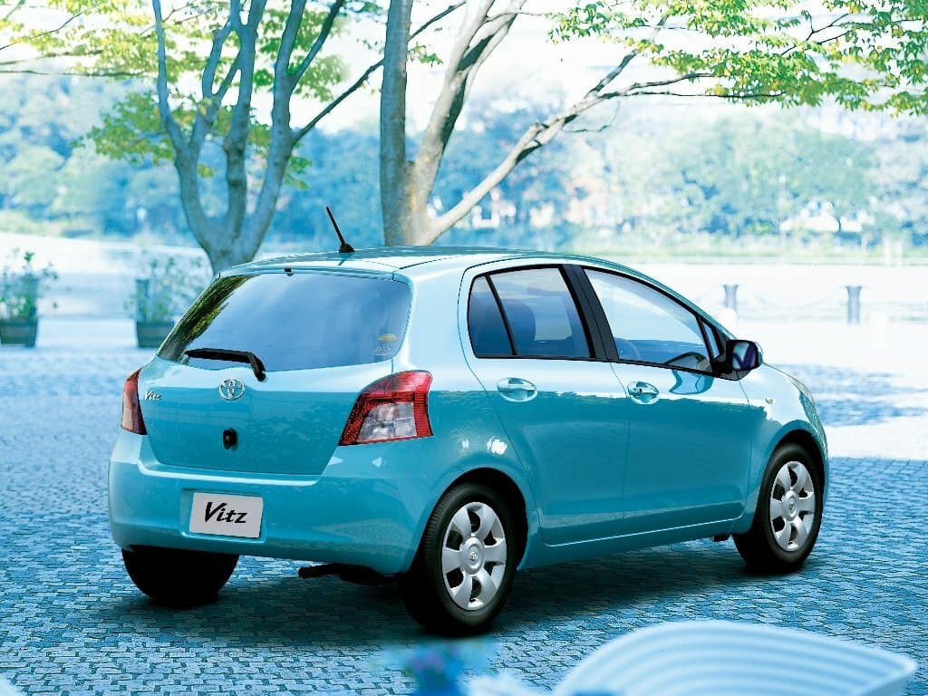 Toyota Vitz II (XP90) Хэтчбек 5 дв., фото 3