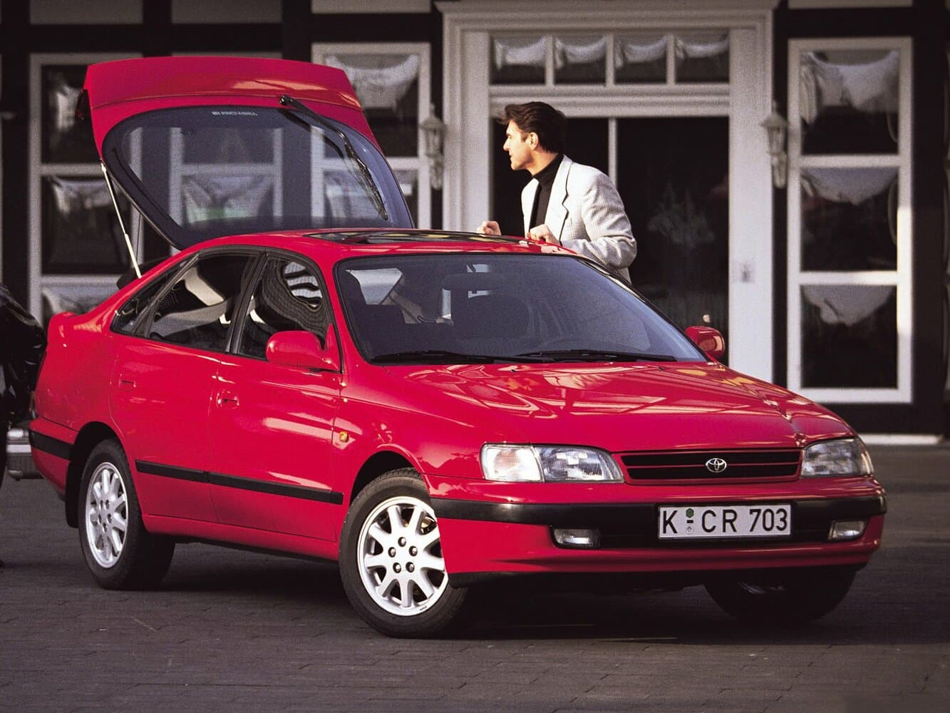 Toyota Carina E  Лифтбек