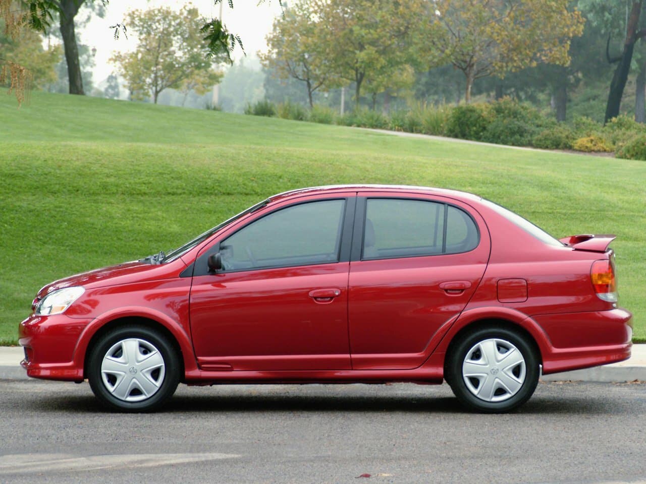 Toyota Echo  Седан, фото 2