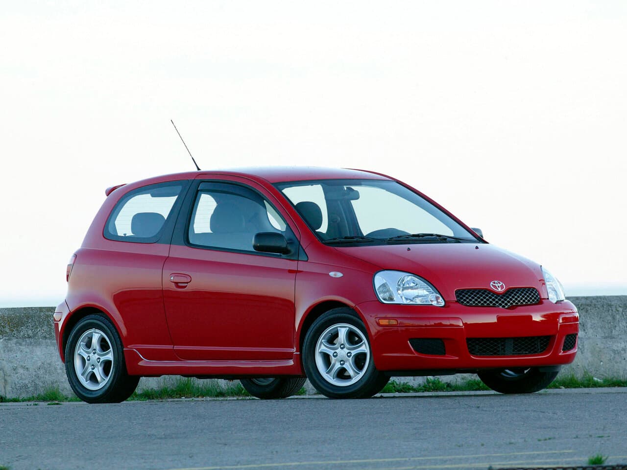 Toyota Echo  Хэтчбек 3 дв.